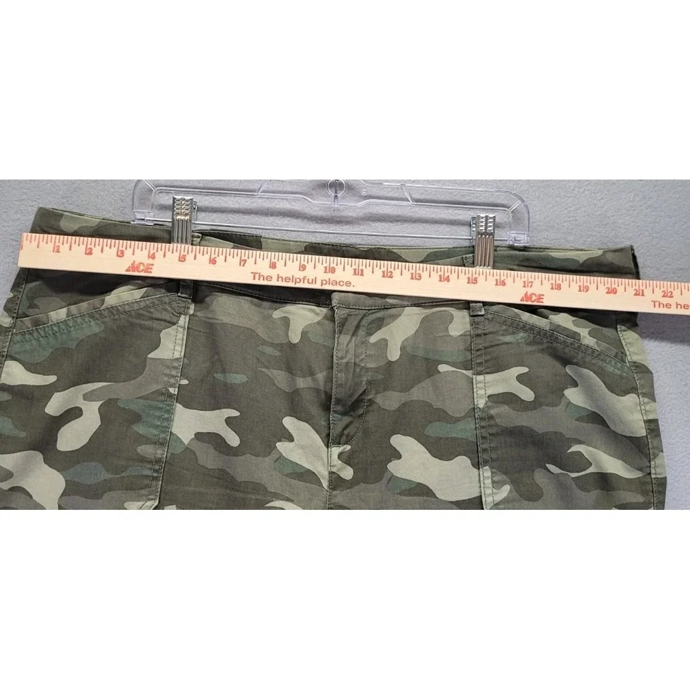 Old Navy Chino Camo Pixie Pants Green Womens‎ Size 18 Straight Leg - Picture 3 of 10